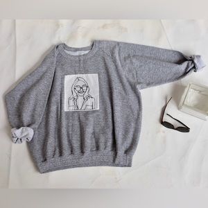 Cotton oversized L sweatshirt featuring a continuous line drawing patch.